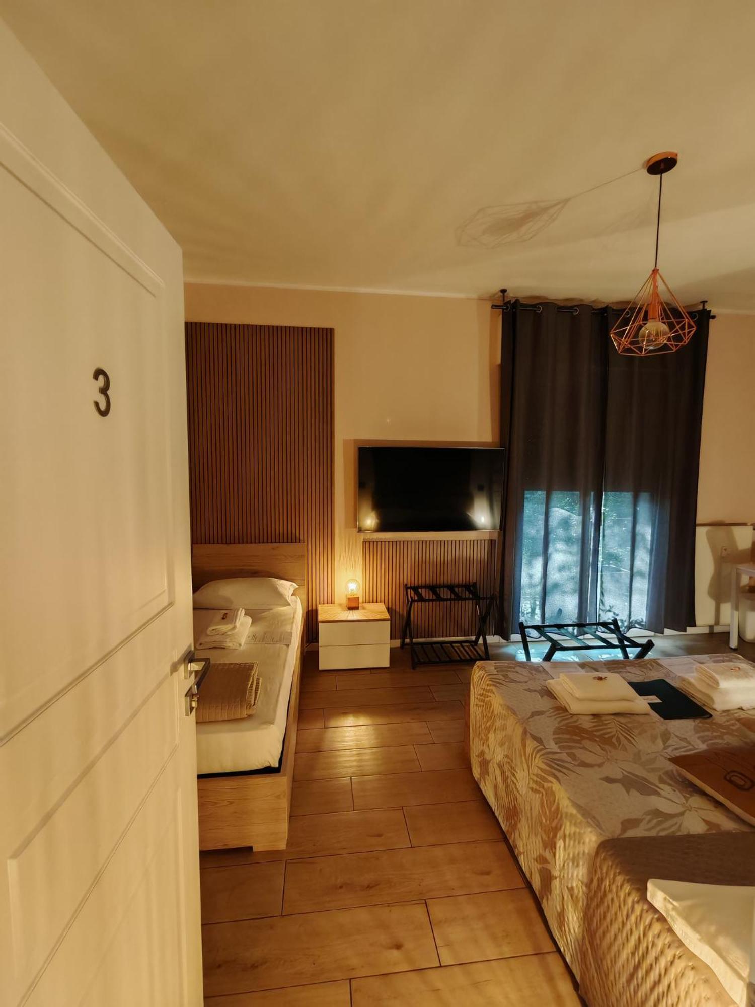 Double Room Private Bathroom